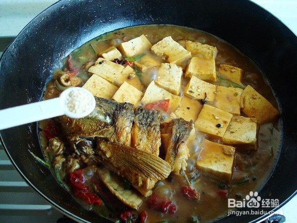 豆腐炖鱼头的做法