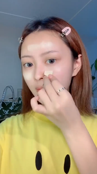 如何画泫雅紫色妆容