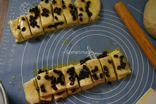 蜜豆炼奶手撕面包