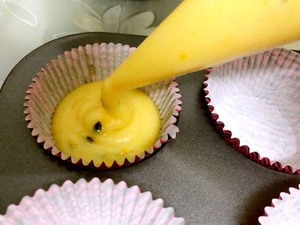 百香果杏仁妙芙蛋糕