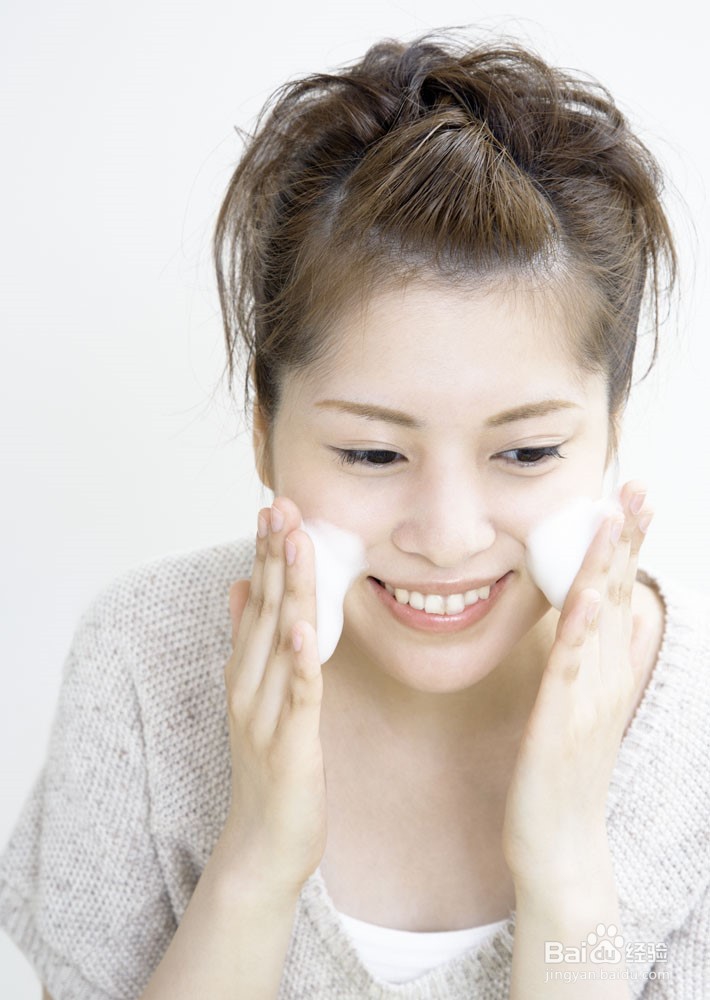怎么去除和预防脸上的黑头
