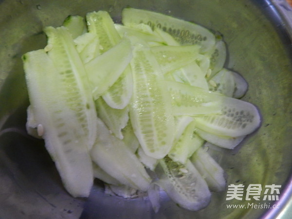黄瓜金针菇卷