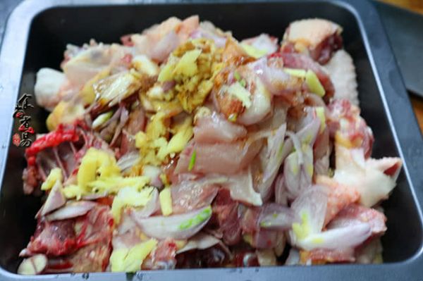 姜葱冬菇蒸滑鸡