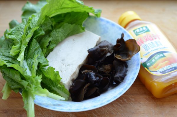 鸡汁小白菜豆腐汤