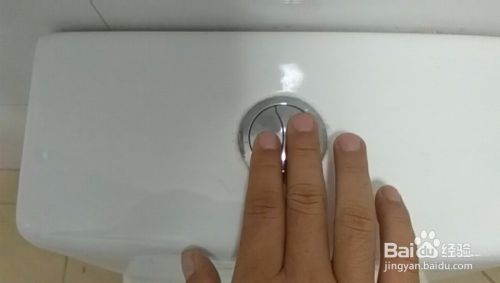 厕所马桶有两个冲水按钮使用方法