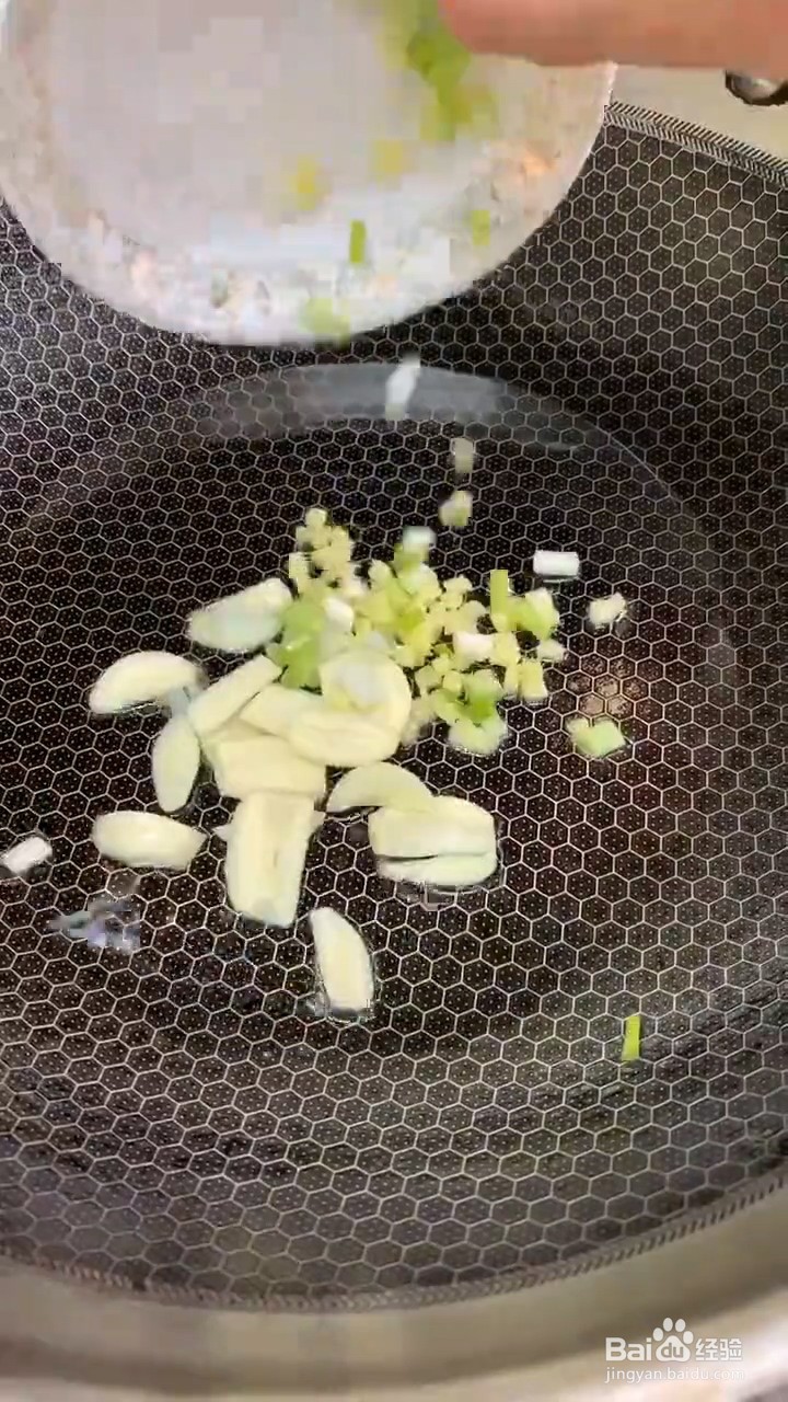 如何自制美味好吃的金针菇酿尖椒