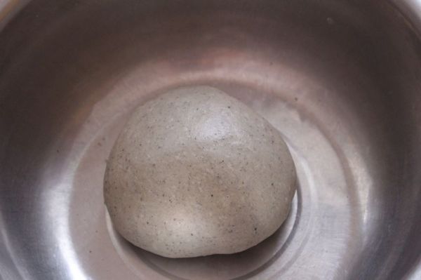 蜂蜜黑芝麻面包