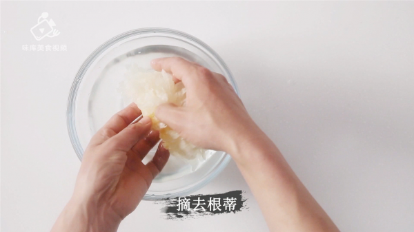 桂花红枣银耳雪梨汤