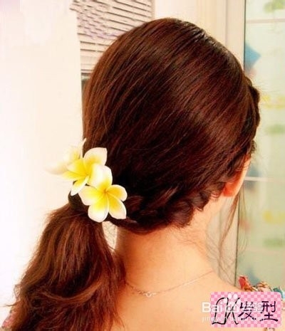 教你如何侧扎马尾辫