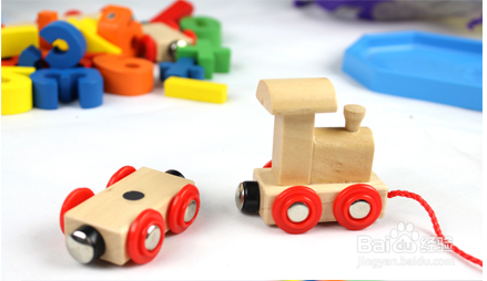 怎样为宝宝安装数字列车木质玩具