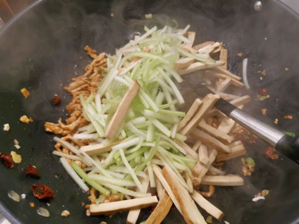 芹菜香干炒肉丝