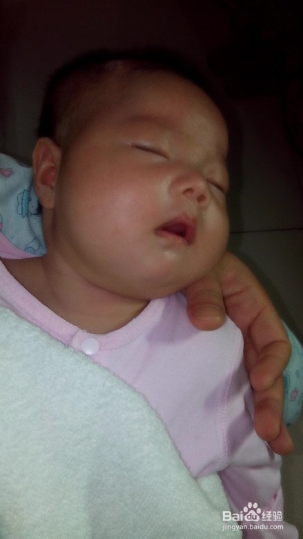 如何判断宝宝吃饱了