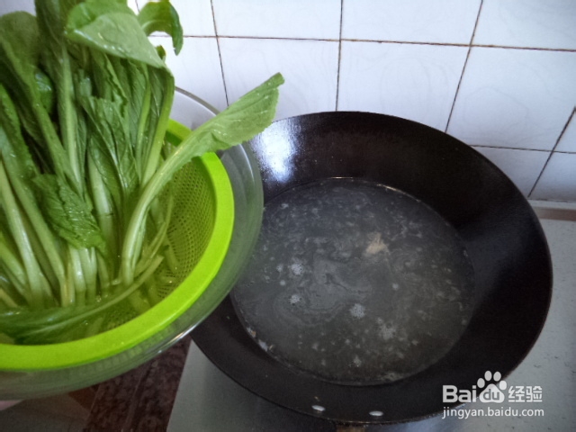 美味的汤面合一--咸蛋芥菜汤面