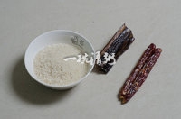 香气四溢的腊肉煲仔饭