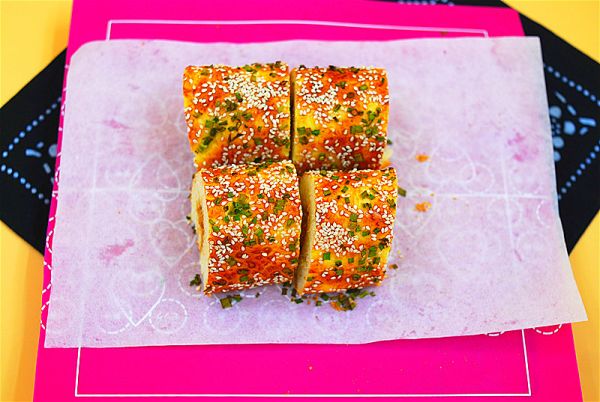 葱香肉松面包卷