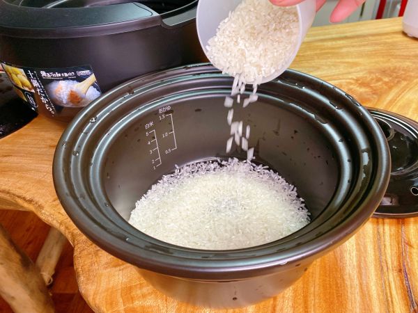 窝蛋牛肉煲仔饭