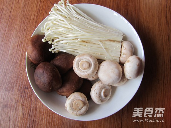 骨汤丸子鲜虾煲