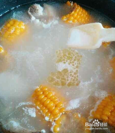 东北玉米猪蹄汤