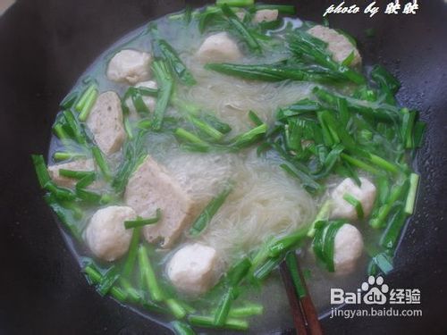 快手早餐——韭菜肉丸煮米粉