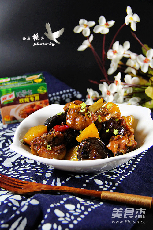 菌菇炖鸡块的做法