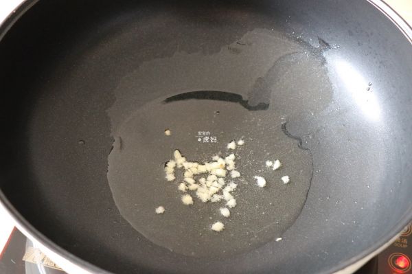 牛肉酱炒南瓜藤