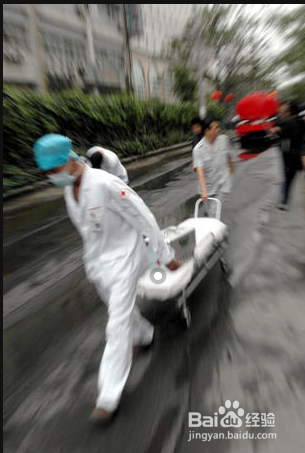 当发生火灾时医务人员应该怎么办