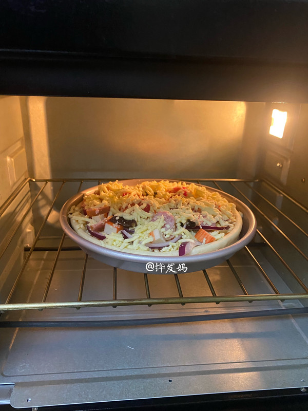 烤肠蟹肉棒披萨