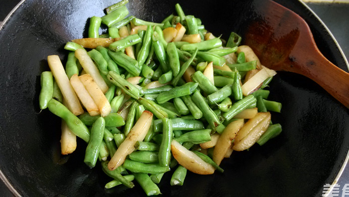 土豆炖豆角的做法