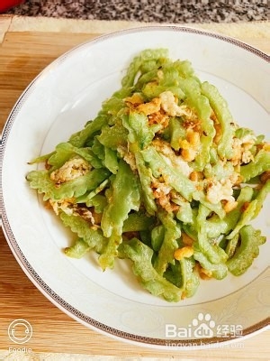 健康养生佳品咸鸭蛋炒苦瓜的做法