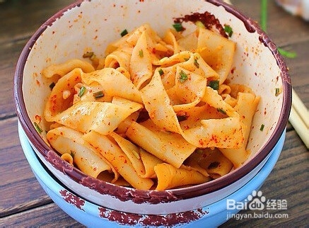 自制家庭美味菜肴：油泼扯面