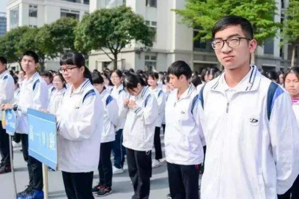 家长愿意买校服的意见怎么写