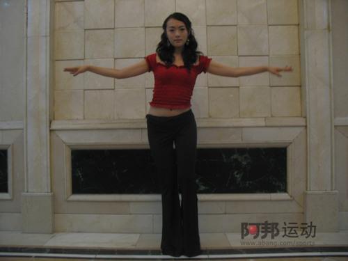 怎样学会肚皮舞上下胯鸭行步