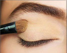 倒挂猫眼妆的化妆技巧