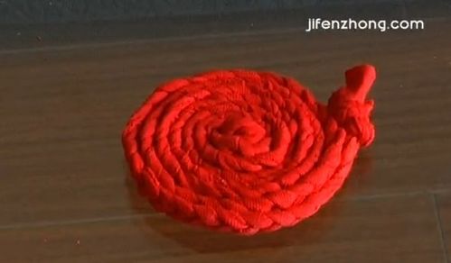 旧物利用系列怎样用废旧T恤做杯垫