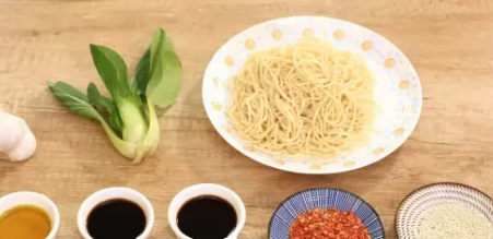 酸汤麻辣小面的做法
