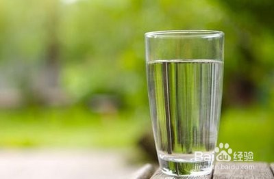 舌苔厚白是怎么回事?