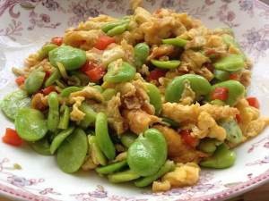 养生食补鲜蚕豆炒鸡蛋的做法