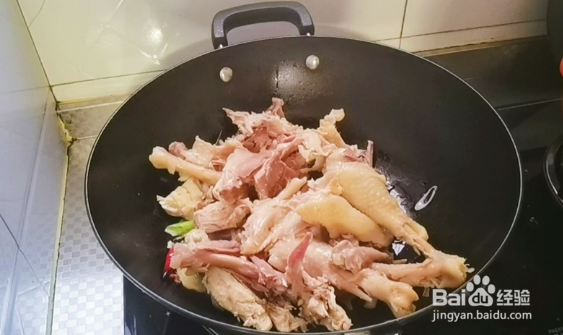 椒香板栗烧鸡的做法