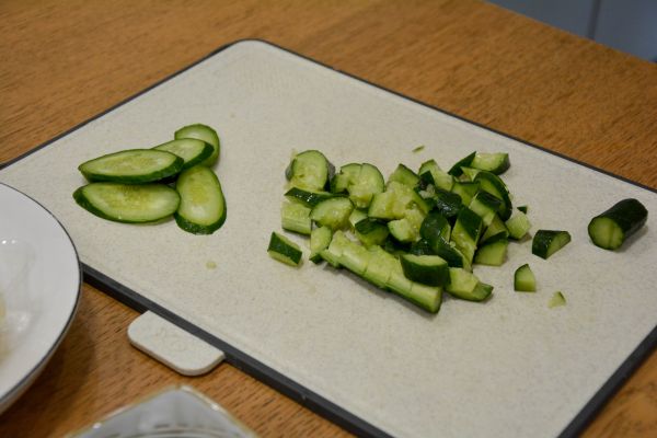 鸡蛋黄瓜鲜汤面