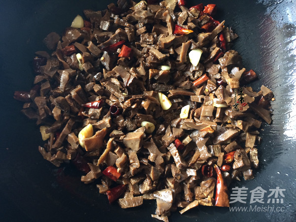 香煸黑笋干的做法