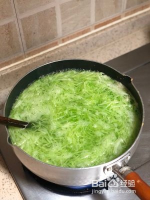 会连续吃八个的萝卜馅饼