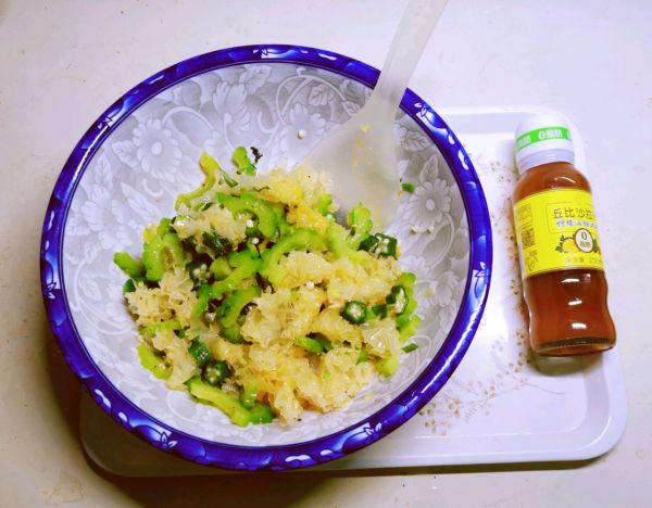 沙拉汁拌银耳蔬菜