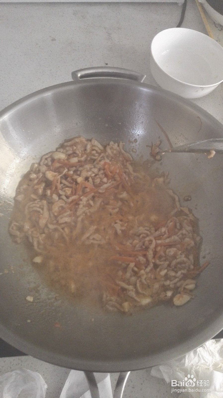 在家做鱼香肉丝用泰式甜辣酱代替泡椒