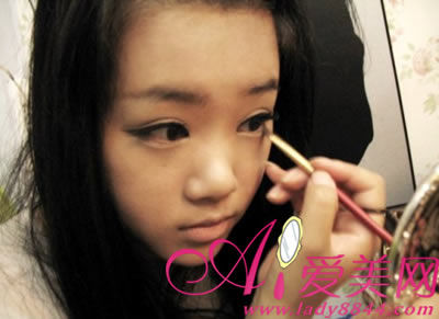 怎样教你让小眼睛化妆后变电眼