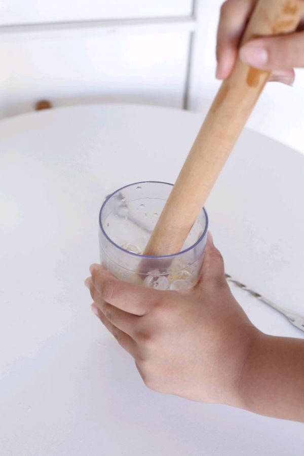 手打柠檬气泡水