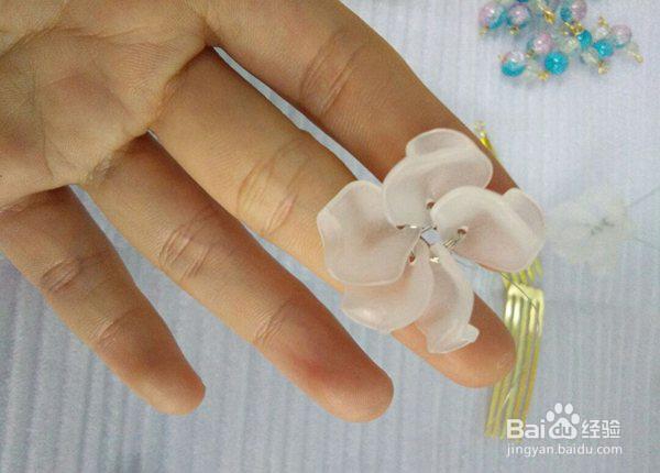 花瓣串珠花朵的diy教程