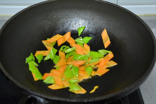 鸡蛋炒辣椒黄瓜