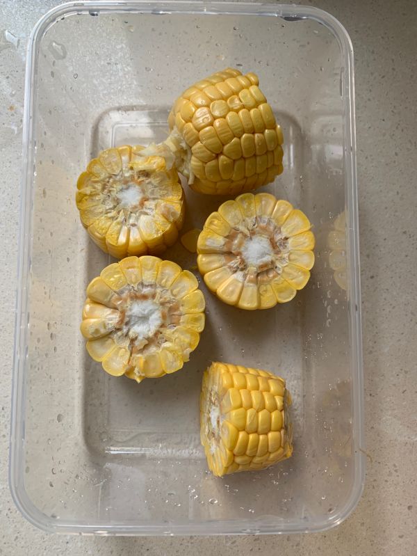 莲藕花生玉米猪脚汤