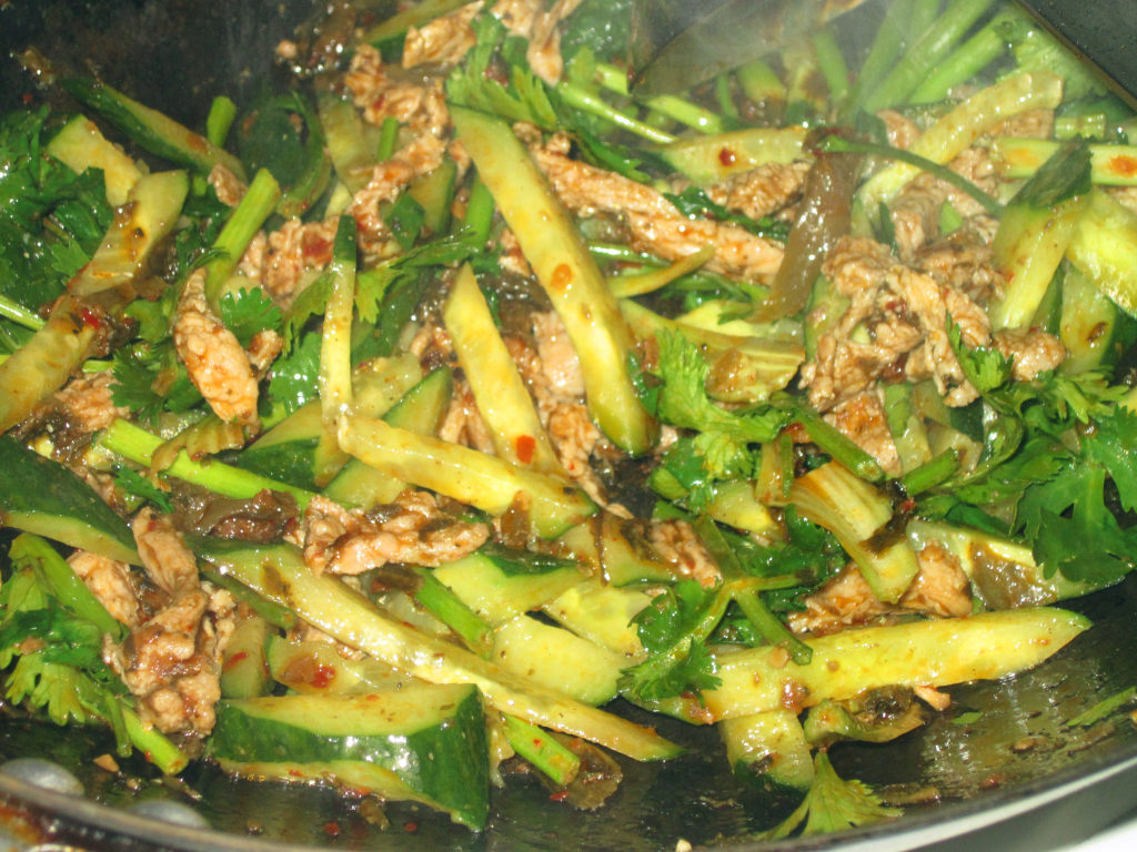 干锅黄瓜肉丝原来还有这种好处!