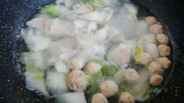 白菜鱼丸肉片汤